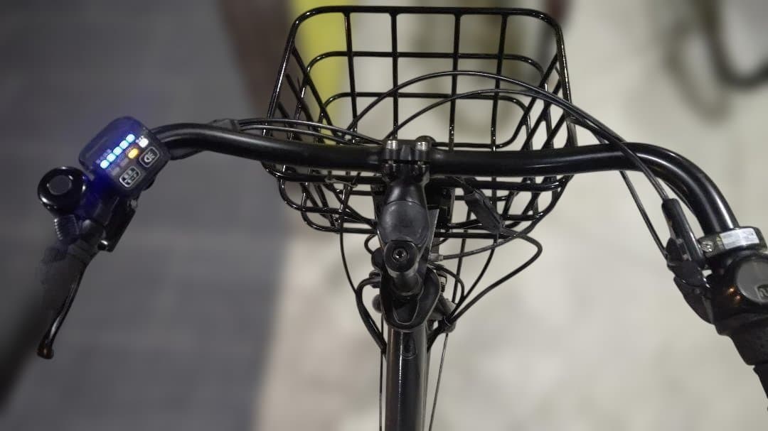 人気色　BIKKE　GRI　回生充電機能付き　電動自転車　シートクッション新品