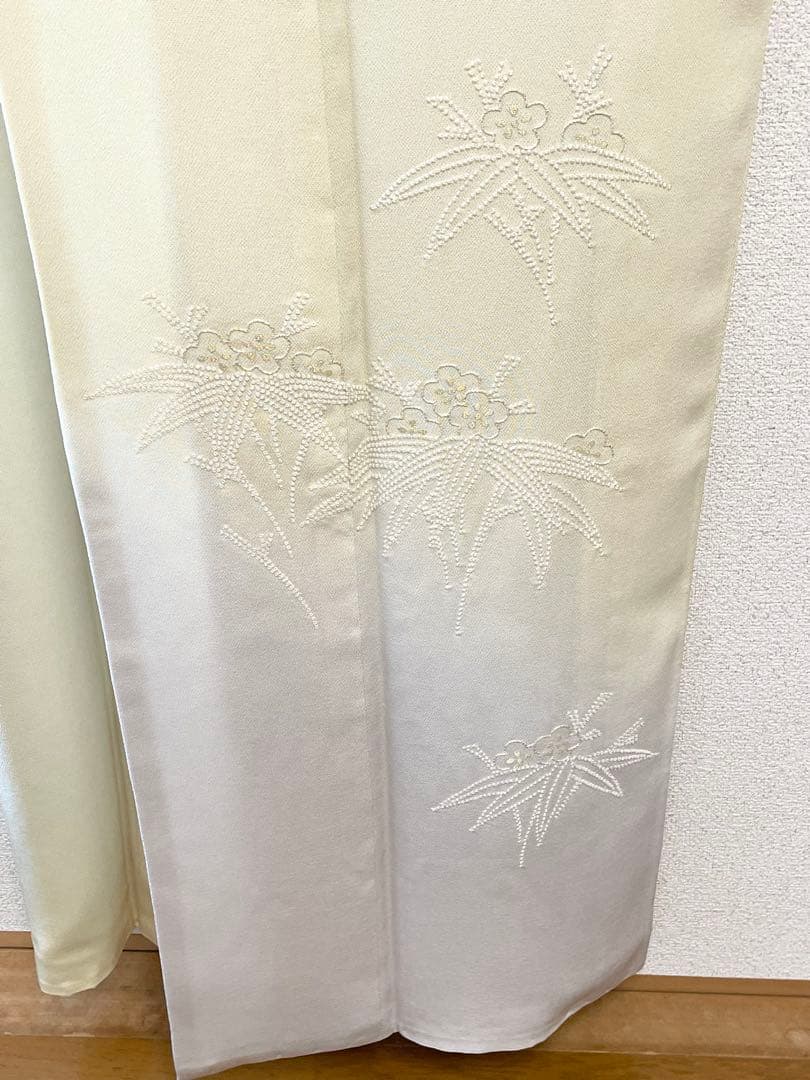 淡いイエロー/淡いグレー グラデーション 付下げ 花柄相良刺繍