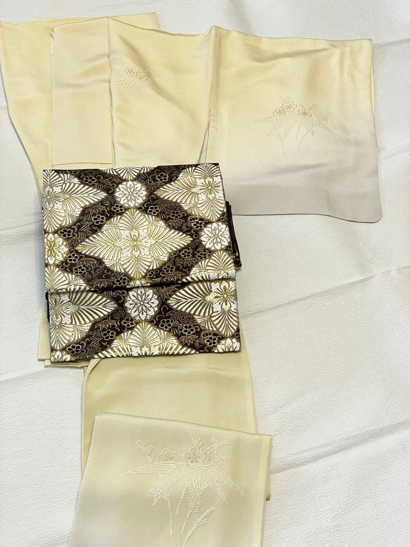 淡いイエロー/淡いグレー グラデーション 付下げ 花柄相良刺繍