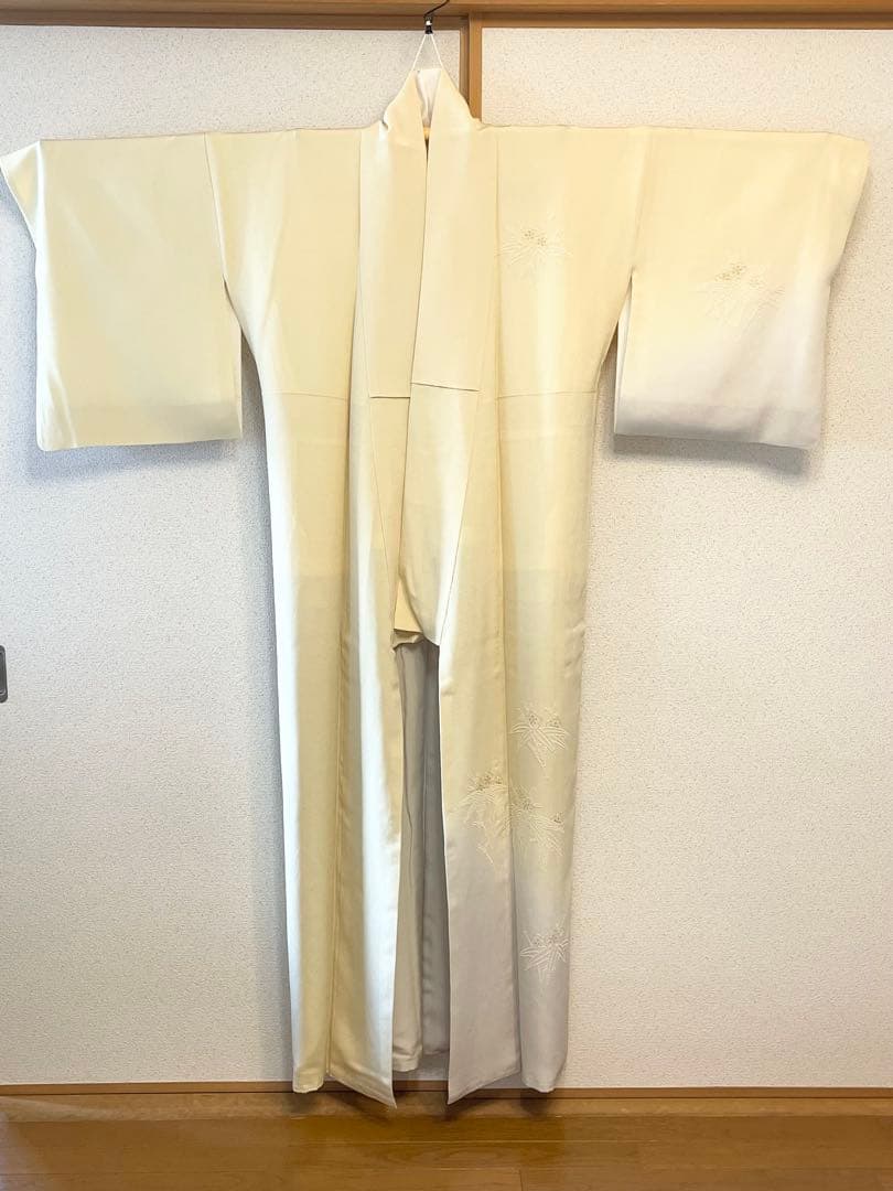 淡いイエロー/淡いグレー グラデーション 付下げ 花柄相良刺繍