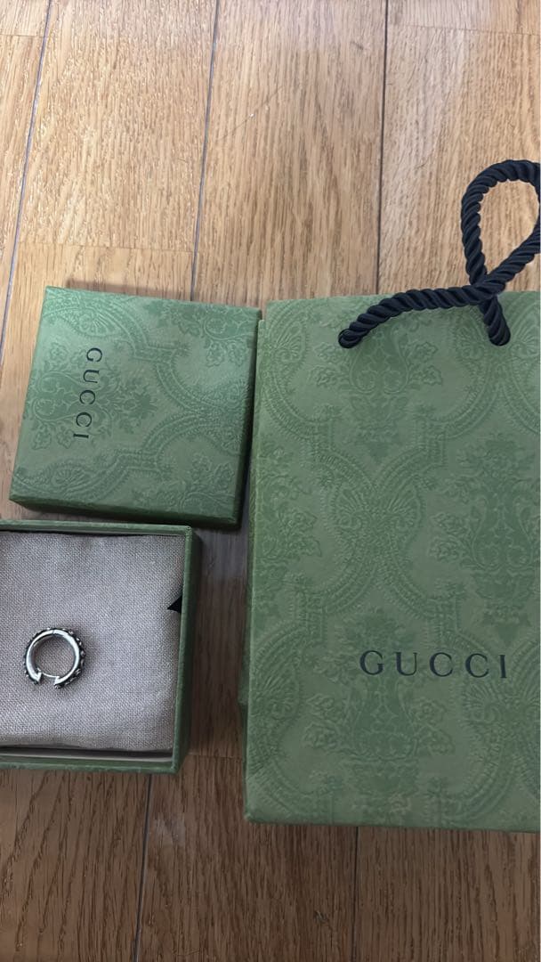GUCCI フラワー装飾ピアス片耳