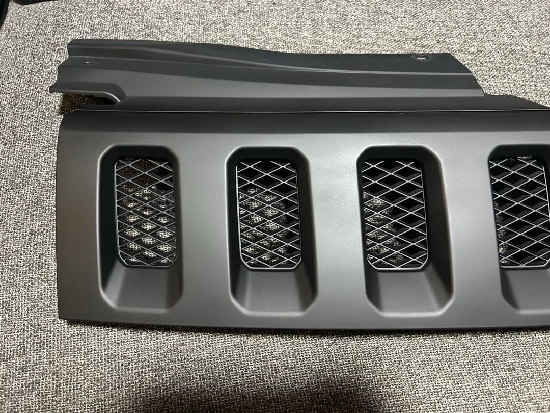 デリカＤ５‼️マッドブラック❗️フロントグリル　送料込み‼️カメラ付き