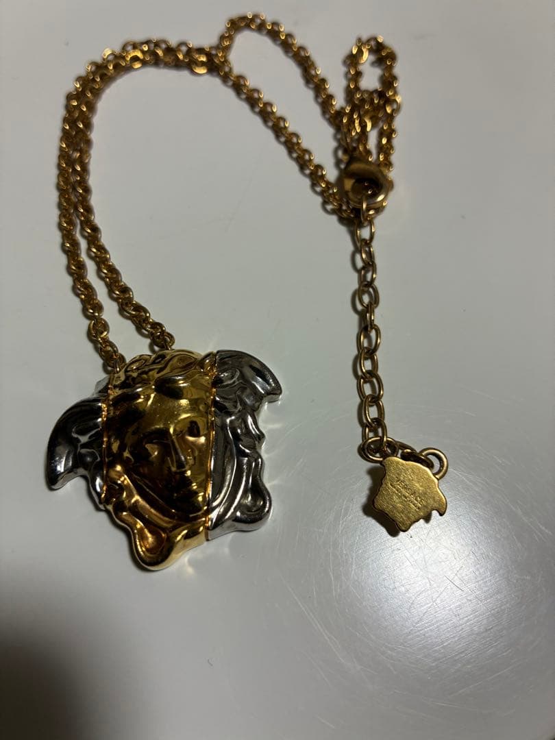 VERSACE メデューサネックレス ゴールド/シルバー