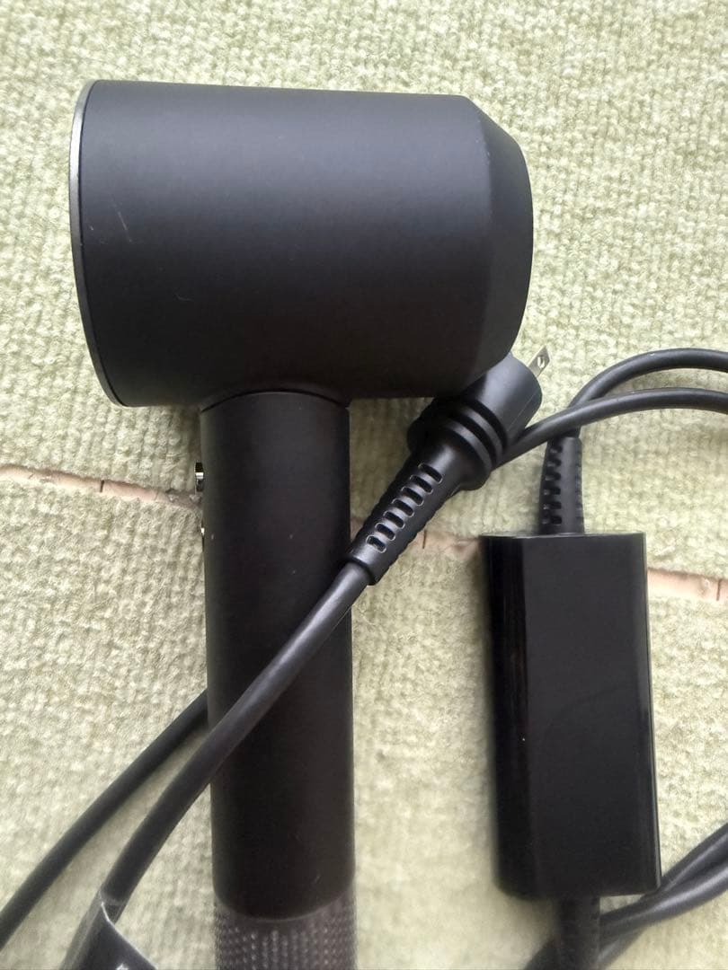 ダイソン　ドライヤー　ブラック