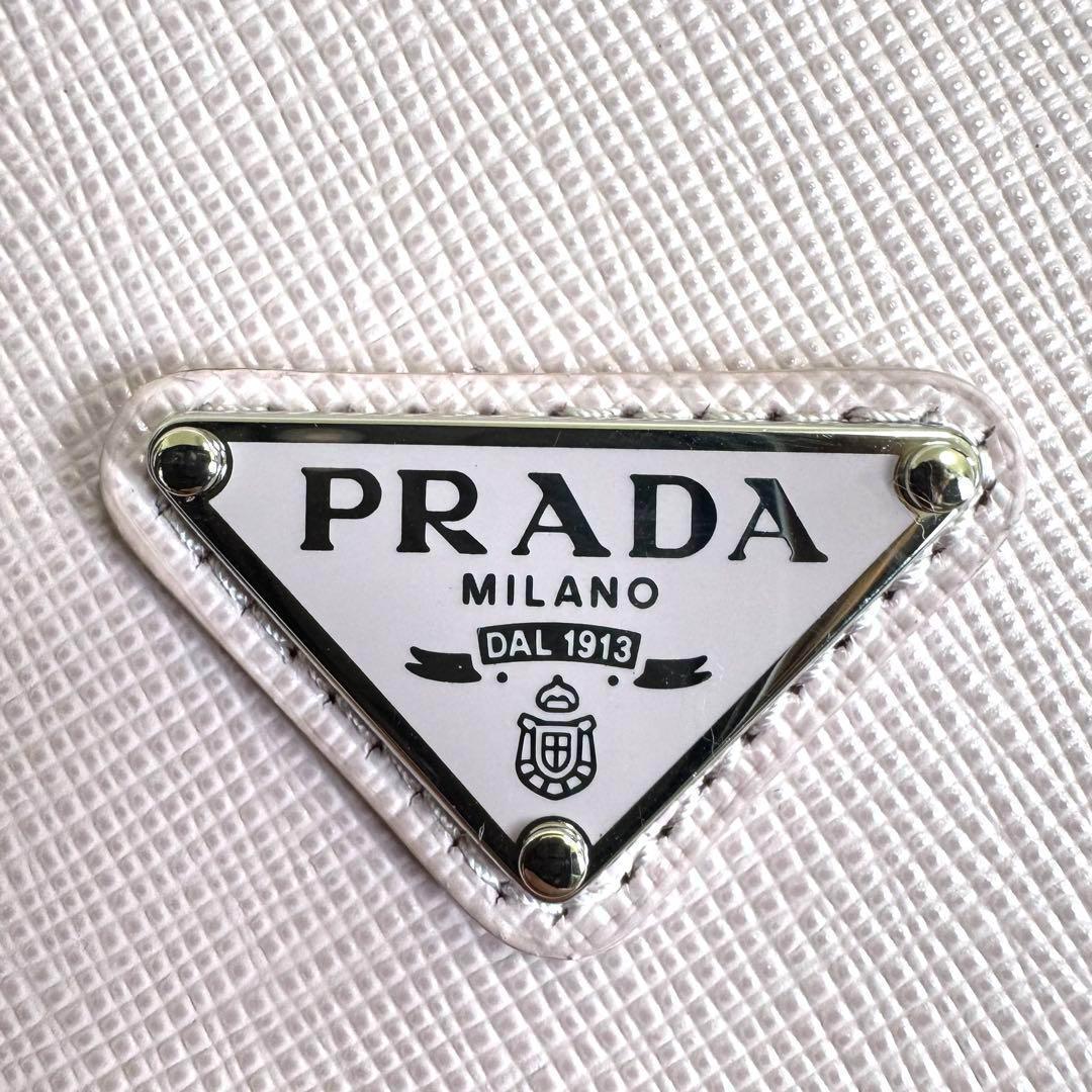 【新品】PRADA iPhone 14 PLUS ケース ストラップ付　ピンク