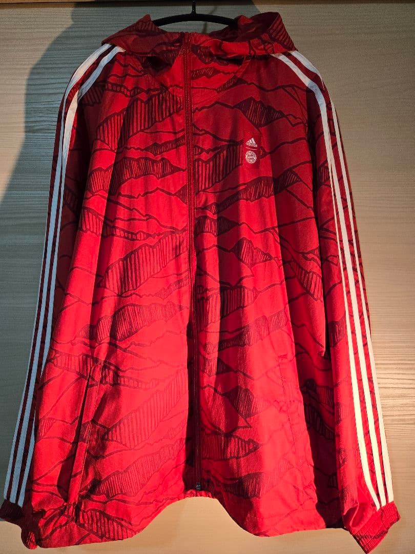 【希少・完売モデル】21/22 バイエルンミュンヘン ウインドブレーカー