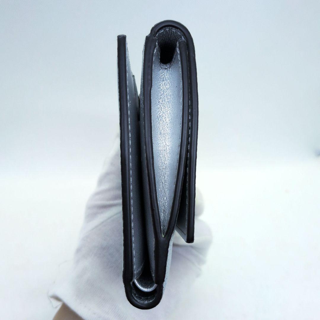 【極美品 希少色 保存袋付き】フェンディ　ピーカブー　折り財布　シルバー　シボ革