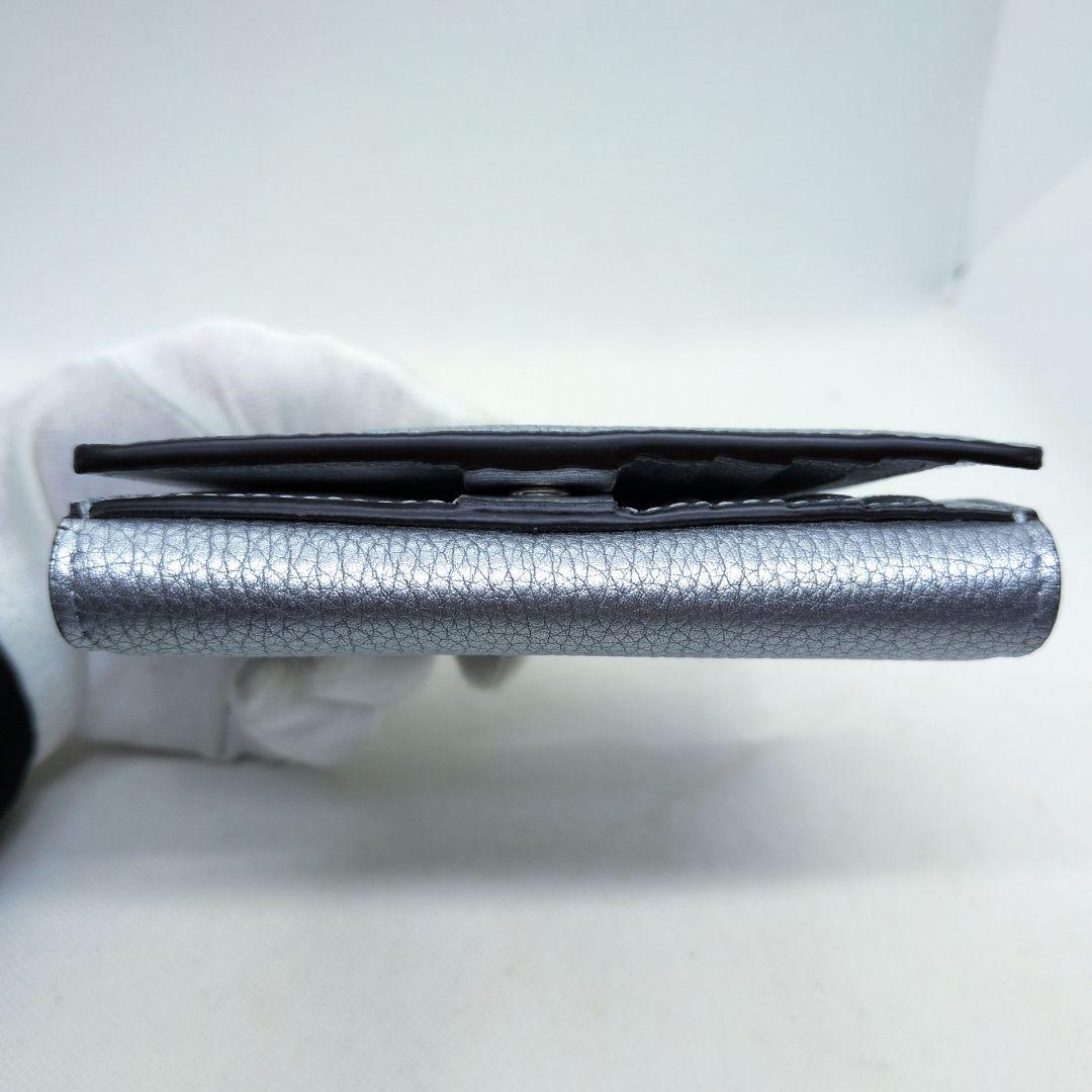 【極美品 希少色 保存袋付き】フェンディ　ピーカブー　折り財布　シルバー　シボ革