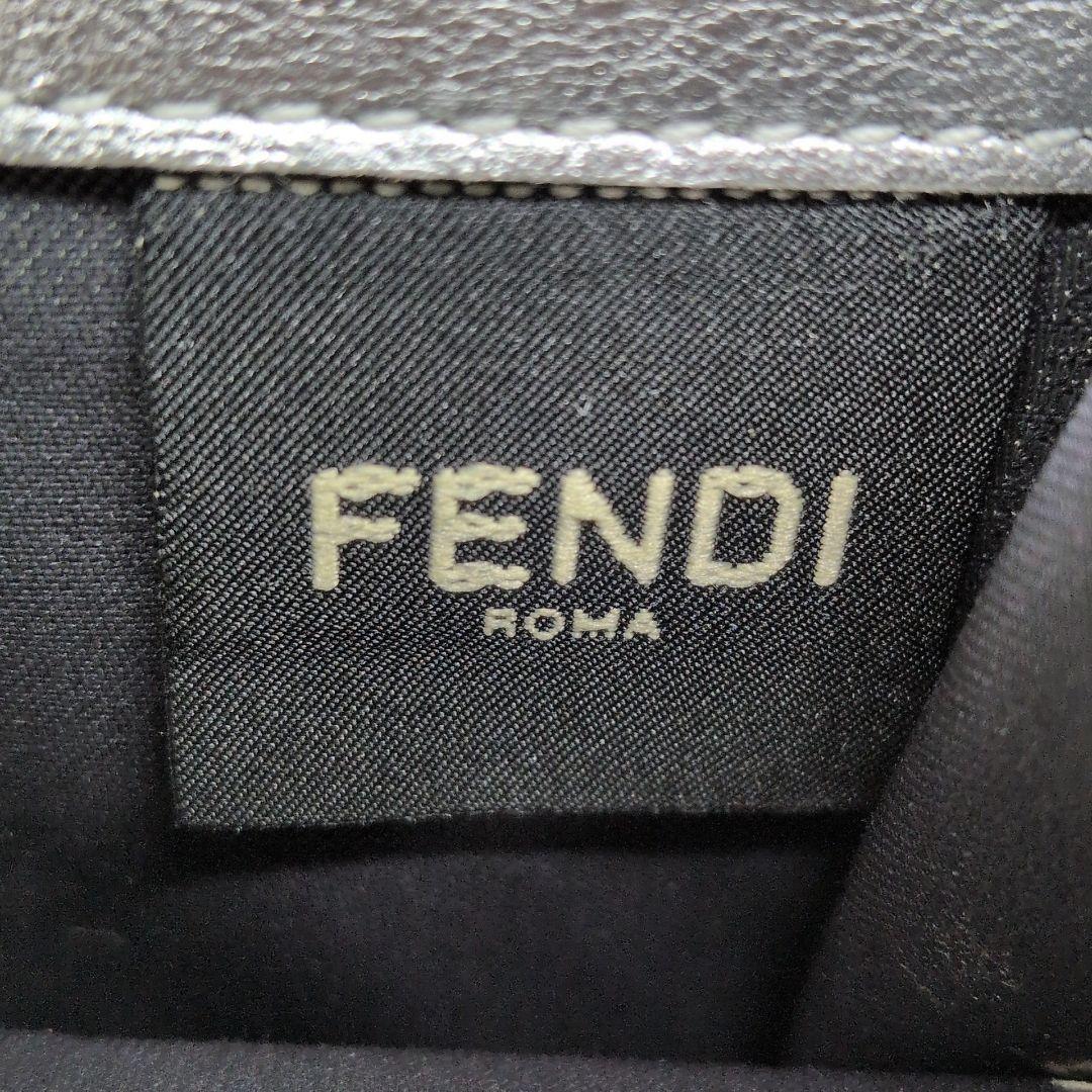 【極美品 希少色 保存袋付き】フェンディ　ピーカブー　折り財布　シルバー　シボ革