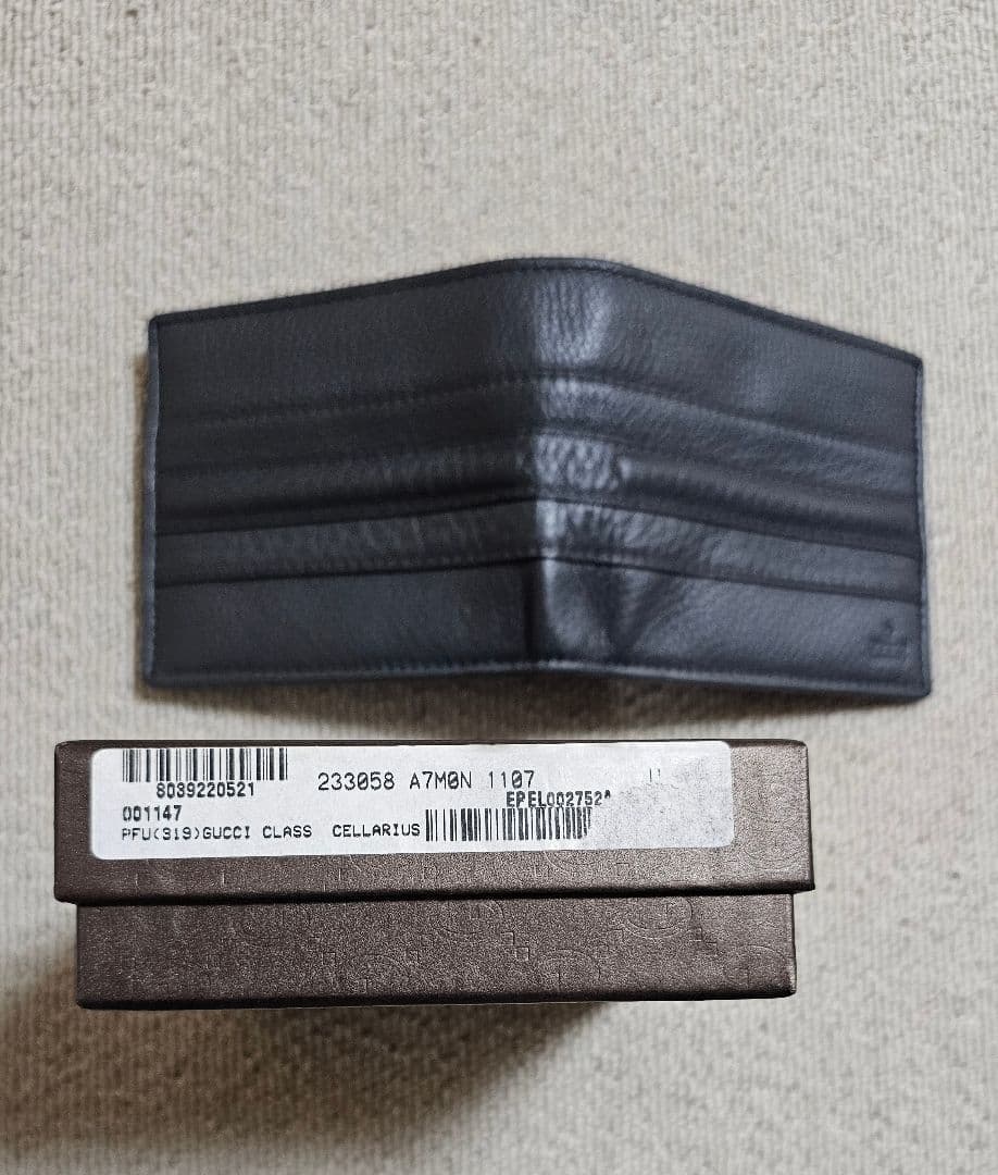 【新品未使用】GUCCI 二つ折り財布 革 レザー