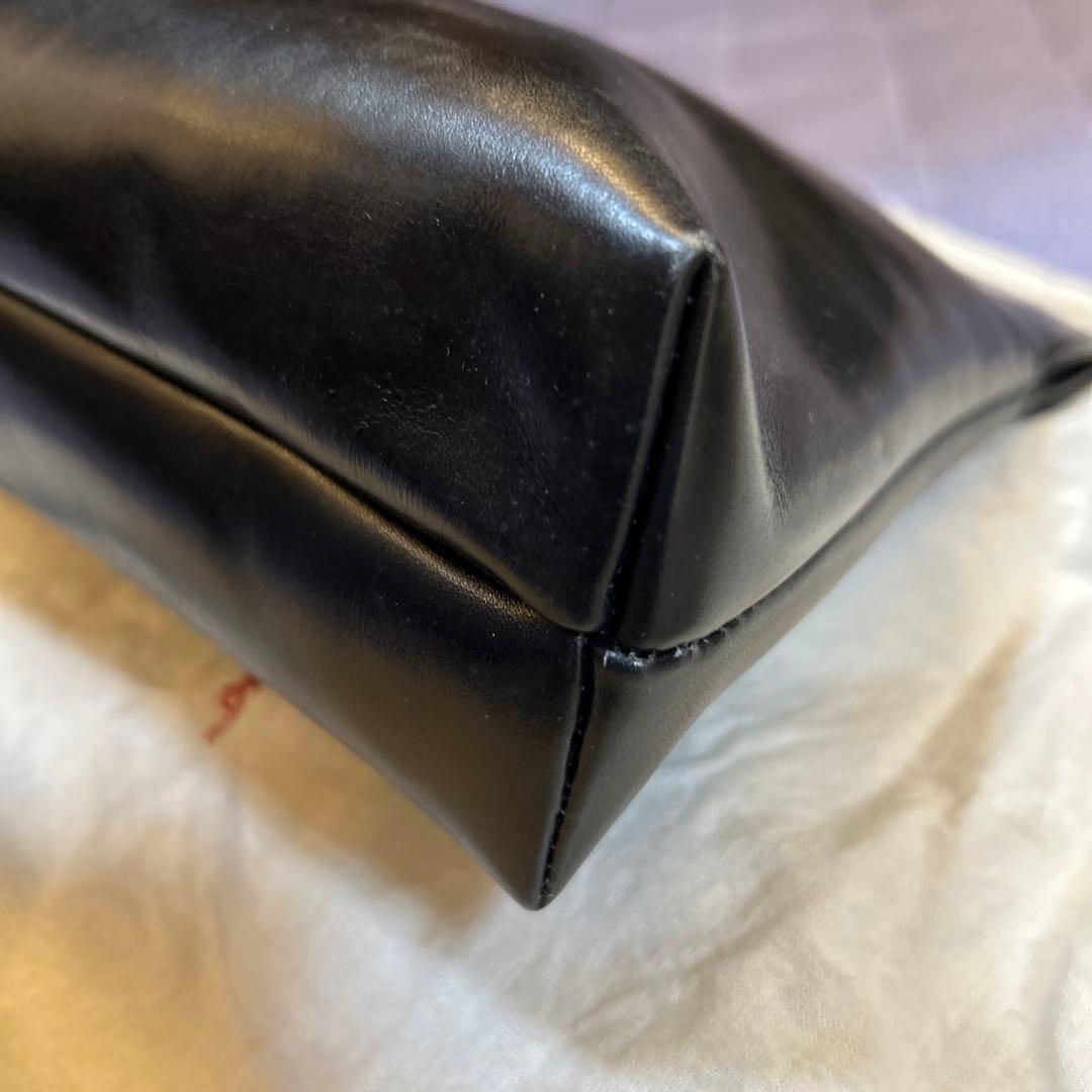 ブラックレザー クラッチバッグ ゴールド金具　 フェラガモ