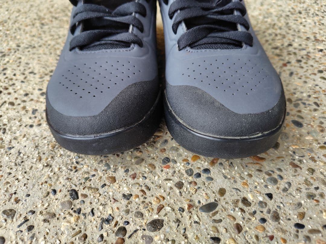 GIRO サイクリングシューズ　LATCH スニーカー グレー 黒 EU40