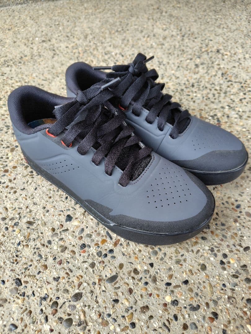 GIRO サイクリングシューズ　LATCH スニーカー グレー 黒 EU40