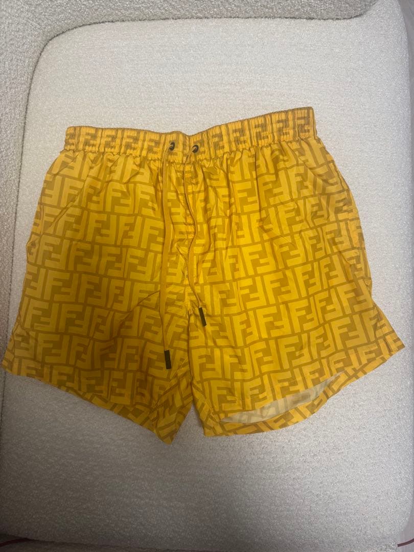 FENDI フェンディ イエローショートパンツ 海パン 水着 収納袋付き