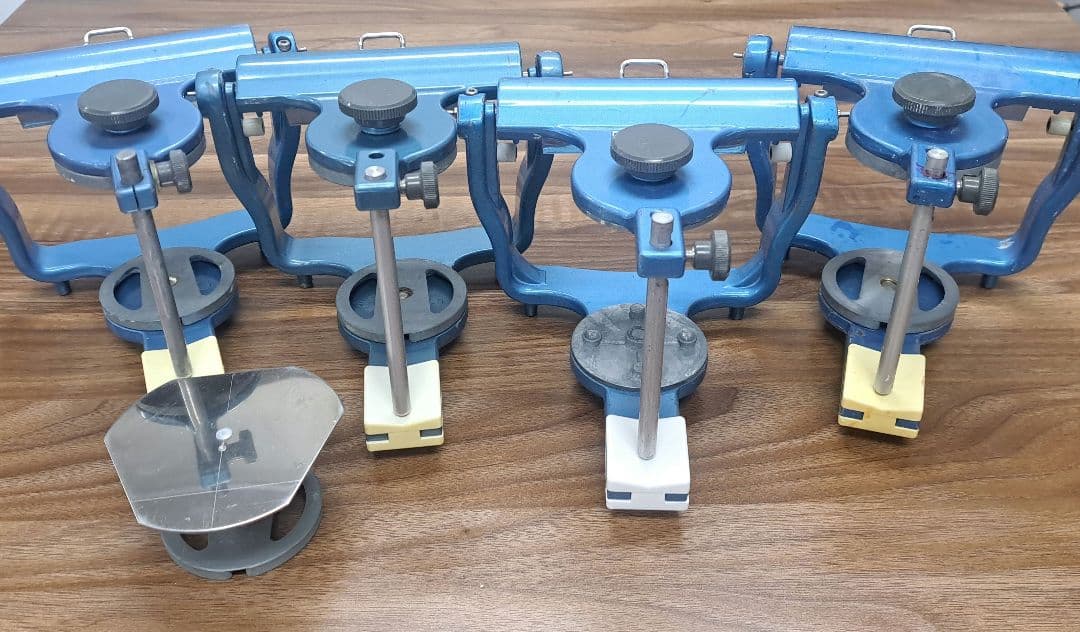 歯科技工　咬合器　美品　DENTALHOBY デンタルホビー　4台 平面板付属