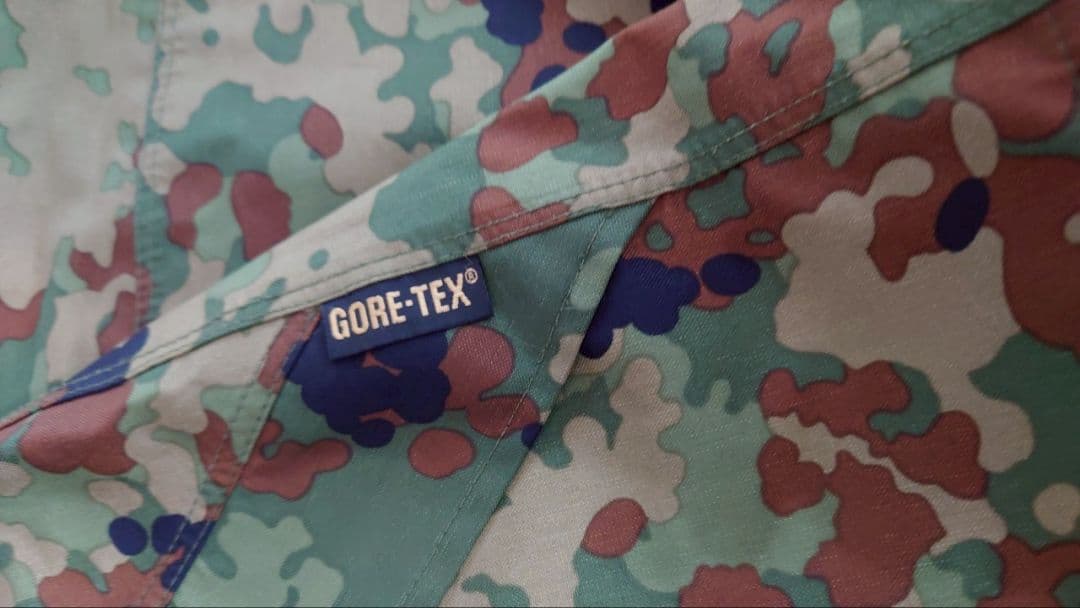 GORE TEX　ゴアテックス　雨衣　レインコート上下　迷彩　М