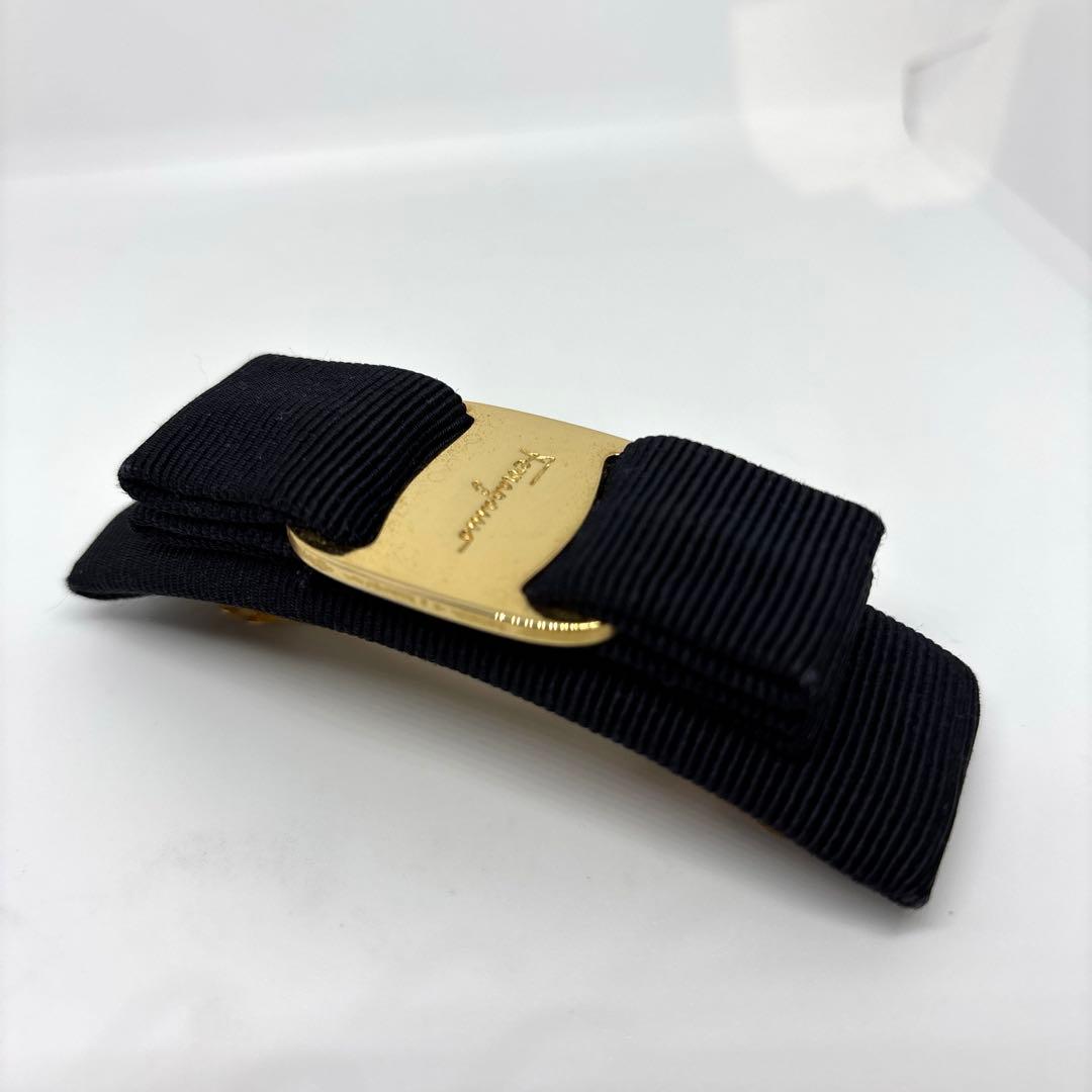 【美品】【フェラガモ】バレッタ ヴァラ リボン ネイビー×ゴールドカラー