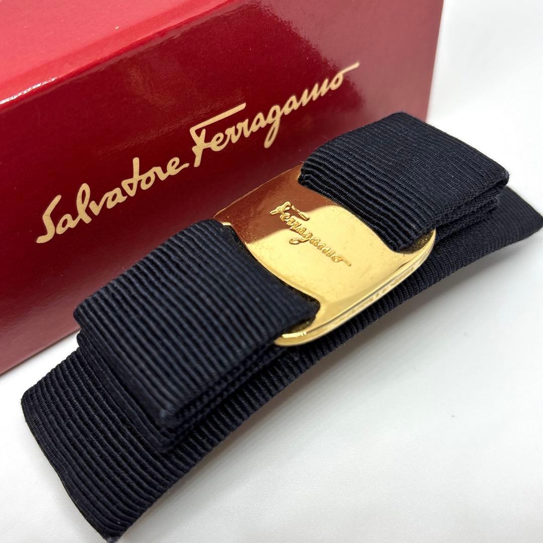 【美品】【フェラガモ】バレッタ ヴァラ リボン ネイビー×ゴールドカラー