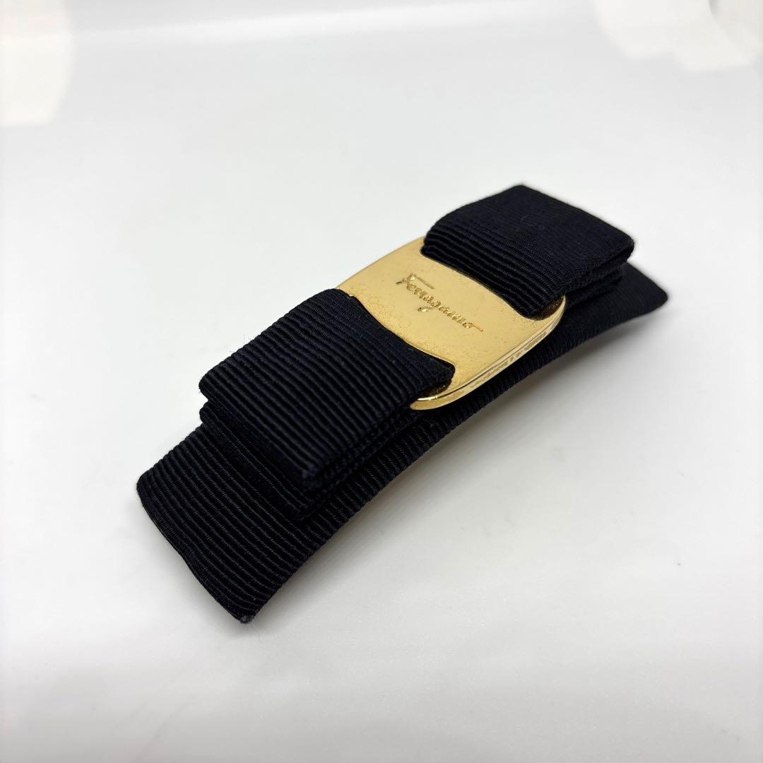【美品】【フェラガモ】バレッタ ヴァラ リボン ネイビー×ゴールドカラー