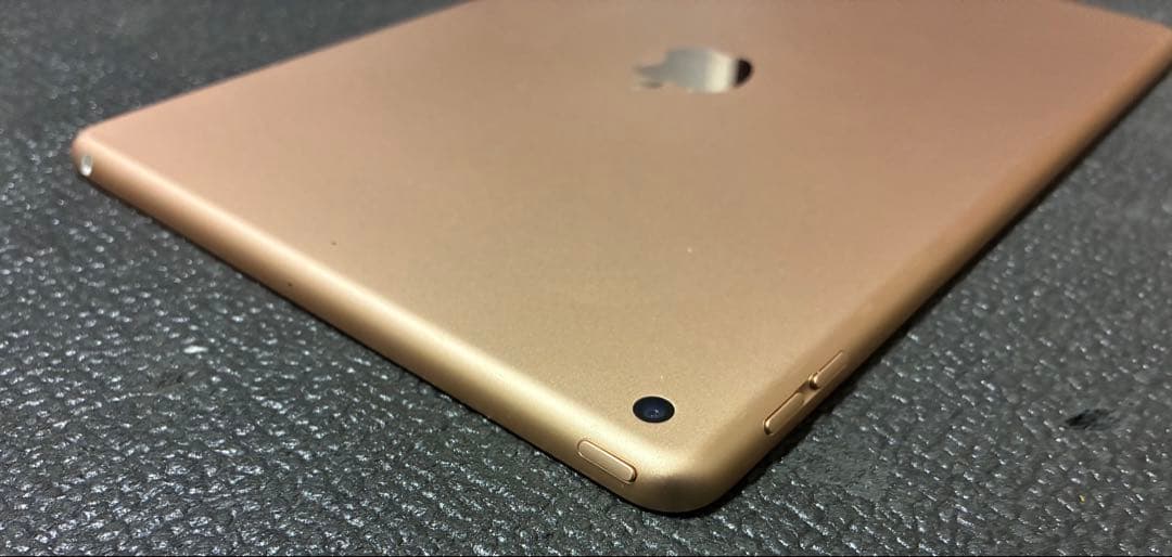 極美品 iPad 第8世代 128GB ゴールド Wi-Fiモデル 最新OS対応