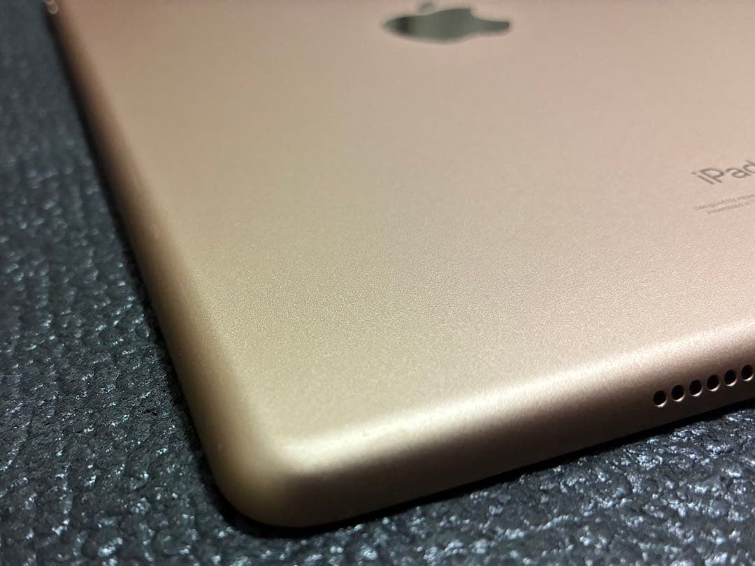 極美品 iPad 第8世代 128GB ゴールド Wi-Fiモデル 最新OS対応