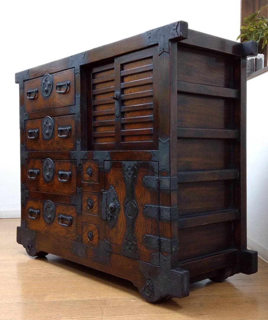 木製 前欅(ケヤキ) 鶴亀彫刻 装飾金具 車箪笥 整理収納家具 民芸家具 和家具