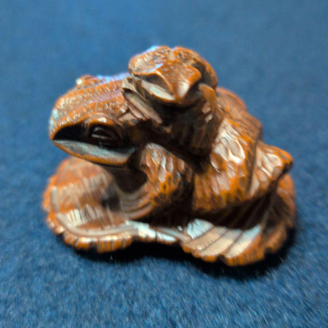 根付　草履親子蛙