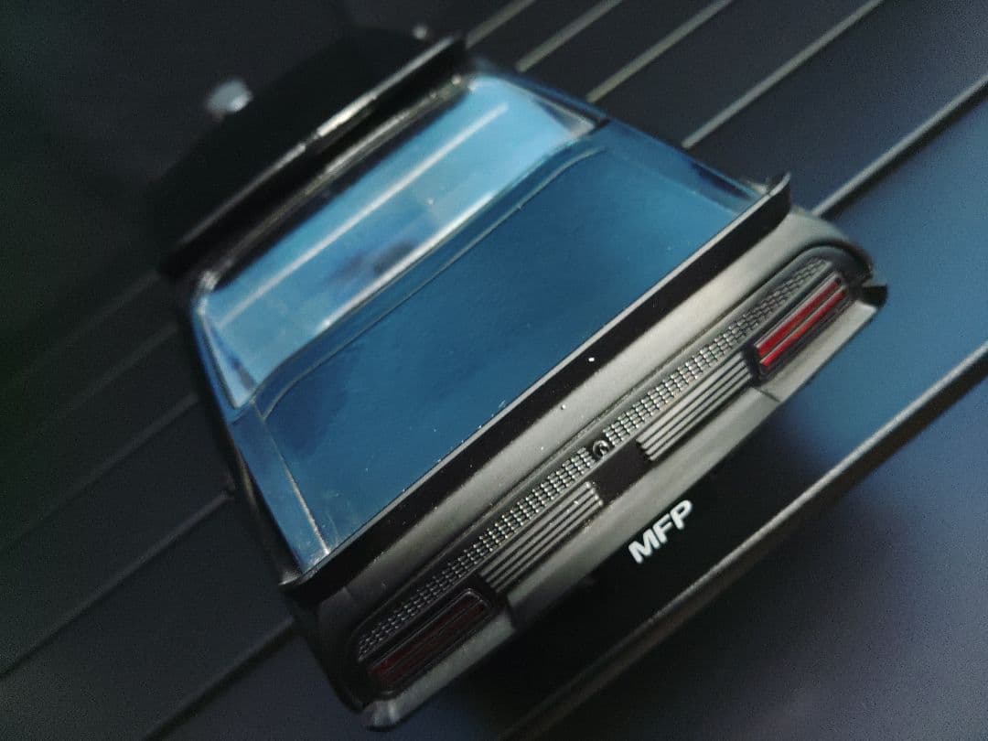 GREENLIGHT 限定版 インターセプター ミニカー 1/18