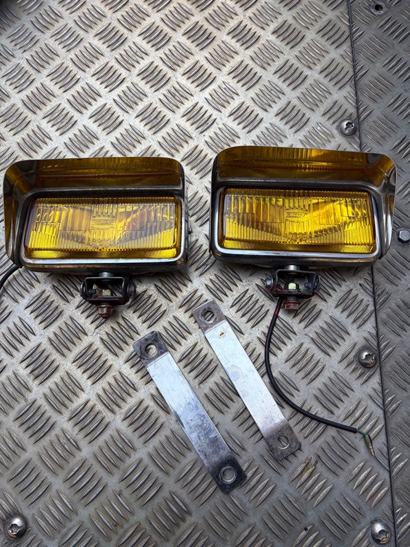 ＫＯＩＴＯ製　角フォグランプ　鏡面バイザー付き　2個組 デコトラ