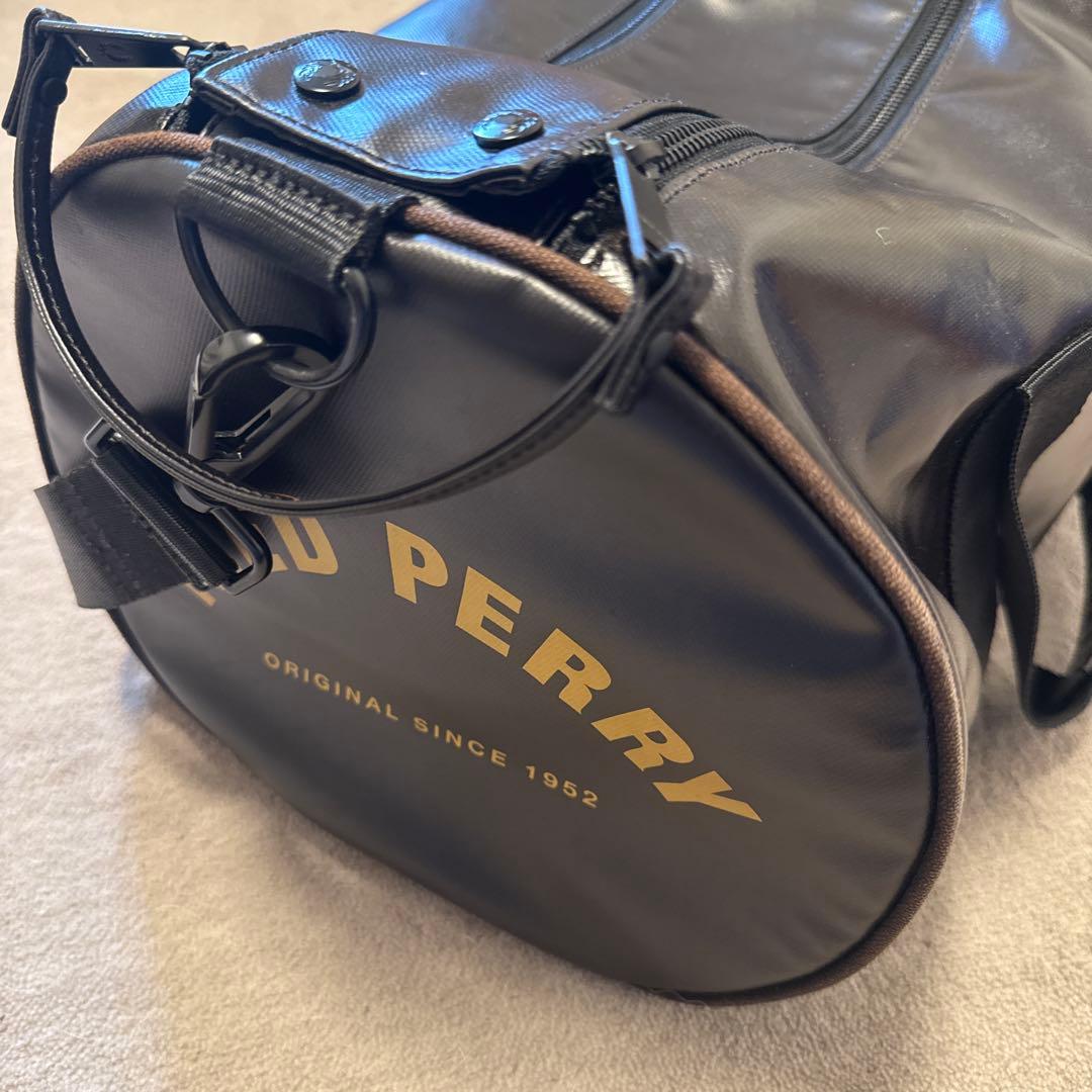 限定価格★Fred Perry Tonal Classic Barrel Bag