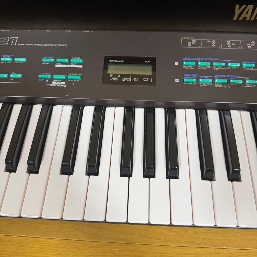 YAMAHA DX21 シンセサイザー　ケース付き　ヤマハ　音楽　作曲