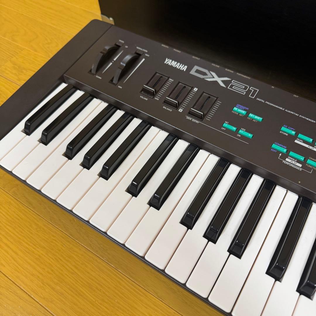 YAMAHA DX21 シンセサイザー　ケース付き　ヤマハ　音楽　作曲