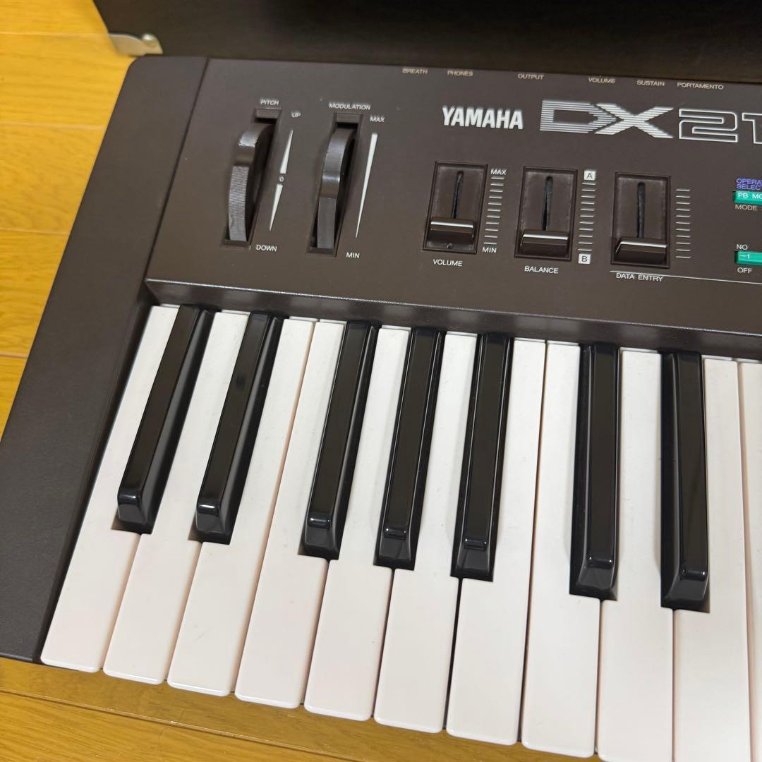YAMAHA DX21 シンセサイザー　ケース付き　ヤマハ　音楽　作曲