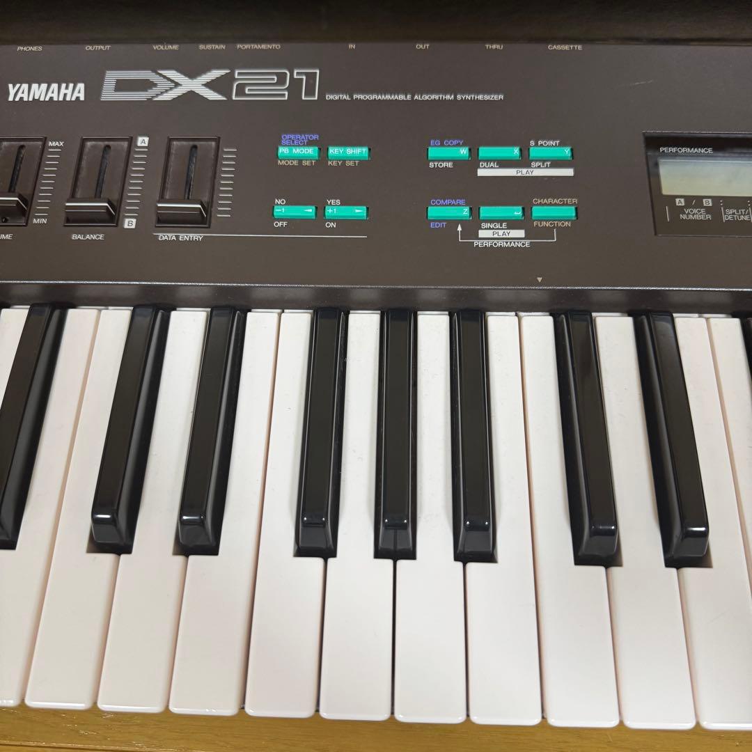 YAMAHA DX21 シンセサイザー　ケース付き　ヤマハ　音楽　作曲
