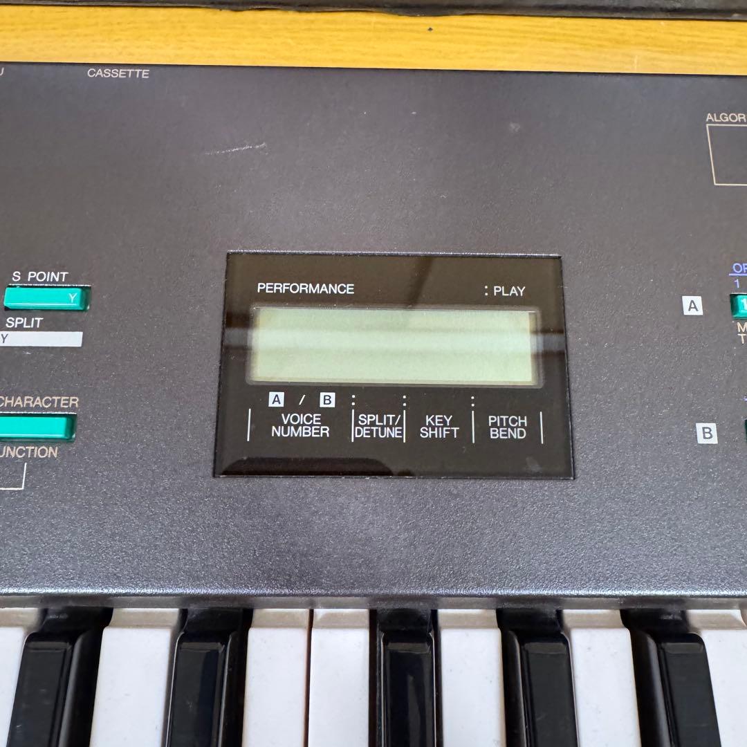 YAMAHA DX21 シンセサイザー　ケース付き　ヤマハ　音楽　作曲