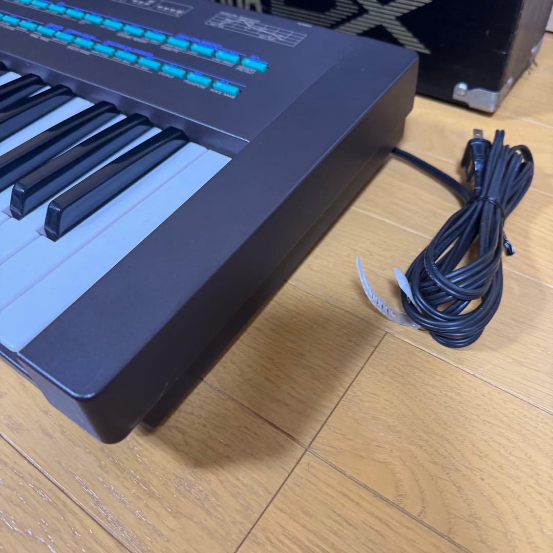 YAMAHA DX21 シンセサイザー　ケース付き　ヤマハ　音楽　作曲