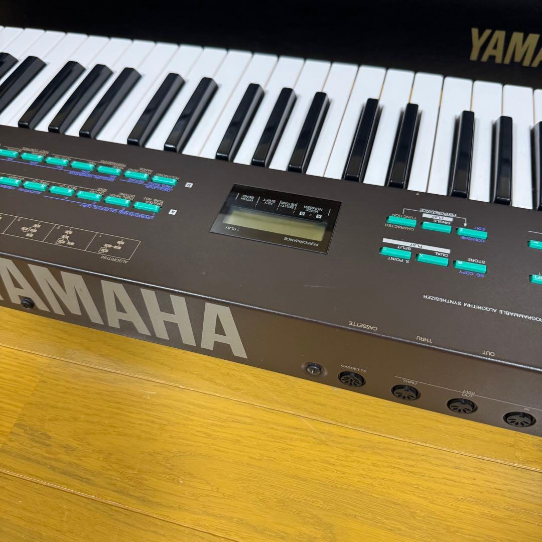 YAMAHA DX21 シンセサイザー　ケース付き　ヤマハ　音楽　作曲