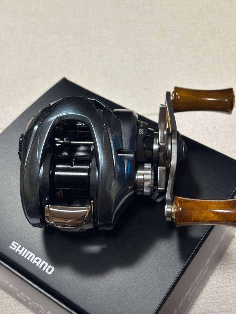 シマノ 22アルデバランBFS HG アベイルスプール付 ハンドルウッドノブ付