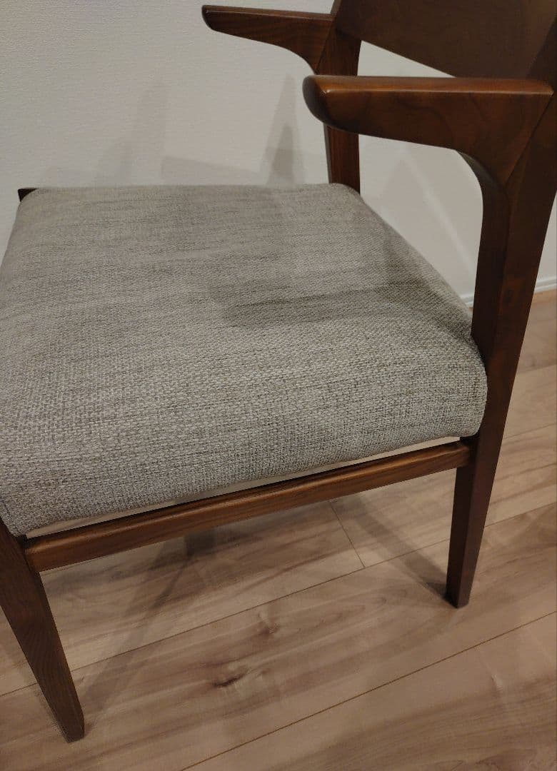 ダイニングチェア（半肘付き）「シネマ」ウォールナット材/PVC ブラック色　一脚