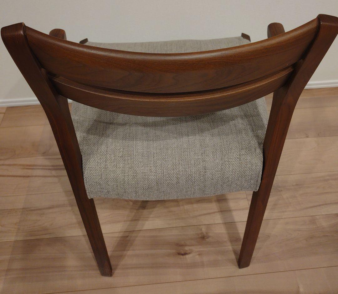 ダイニングチェア（半肘付き）「シネマ」ウォールナット材/PVC ブラック色　一脚