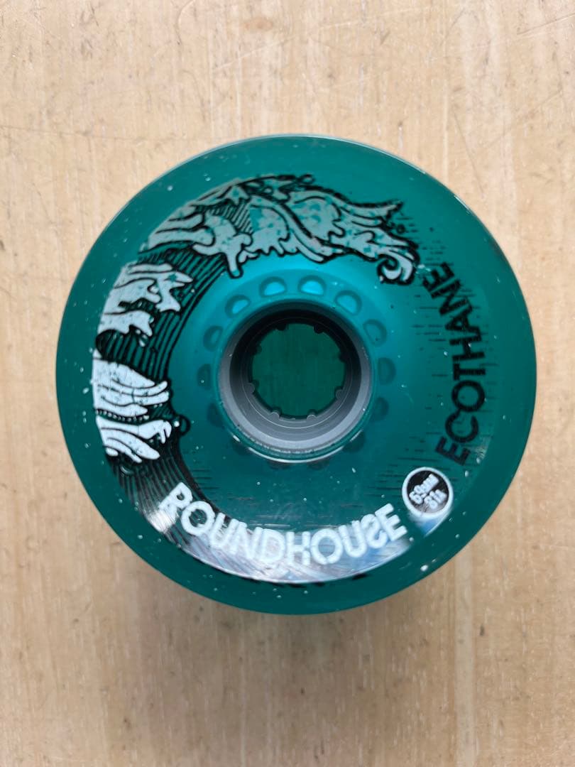 カーバースケートボード。虎。ROUNDHOUSE ウィール69mm4個セット