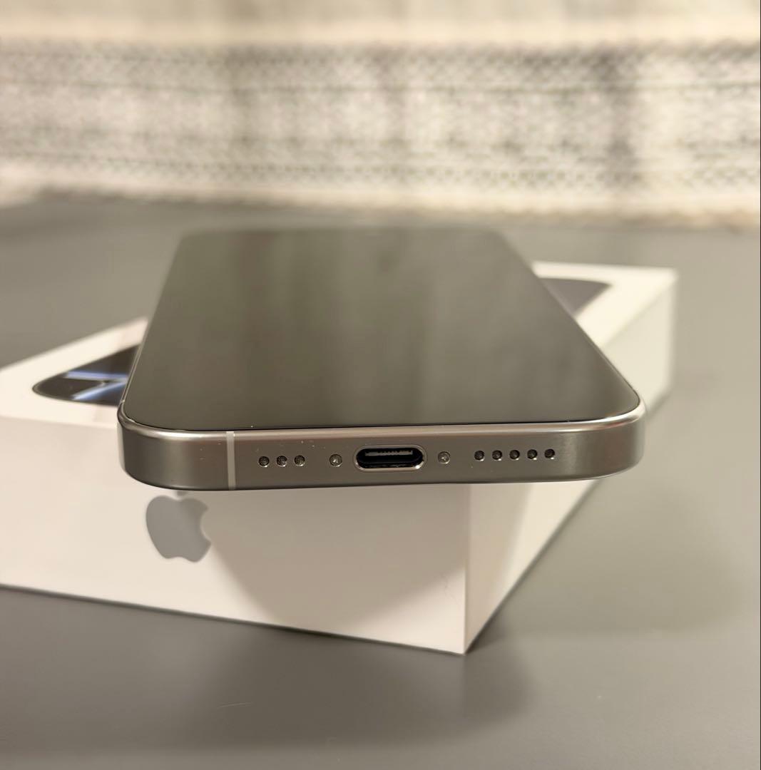 最終値下げ iPhone 16 pro 256GB ホワイトチタニウム
