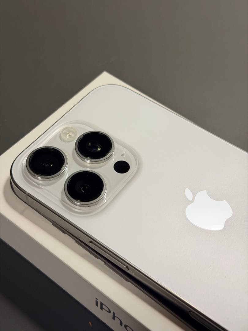 最終値下げ iPhone 16 pro 256GB ホワイトチタニウム