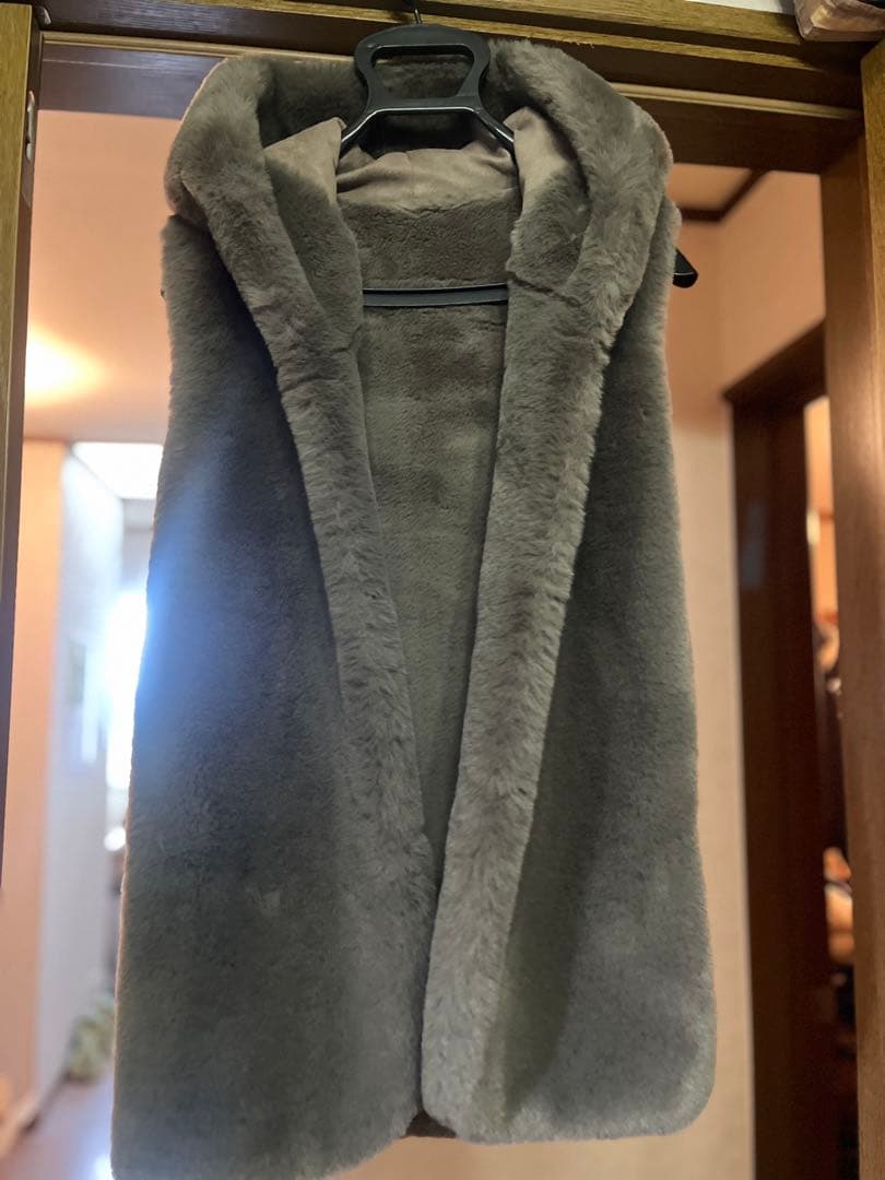 フェイクファー フーディージレ　モカ　allureville ベスト