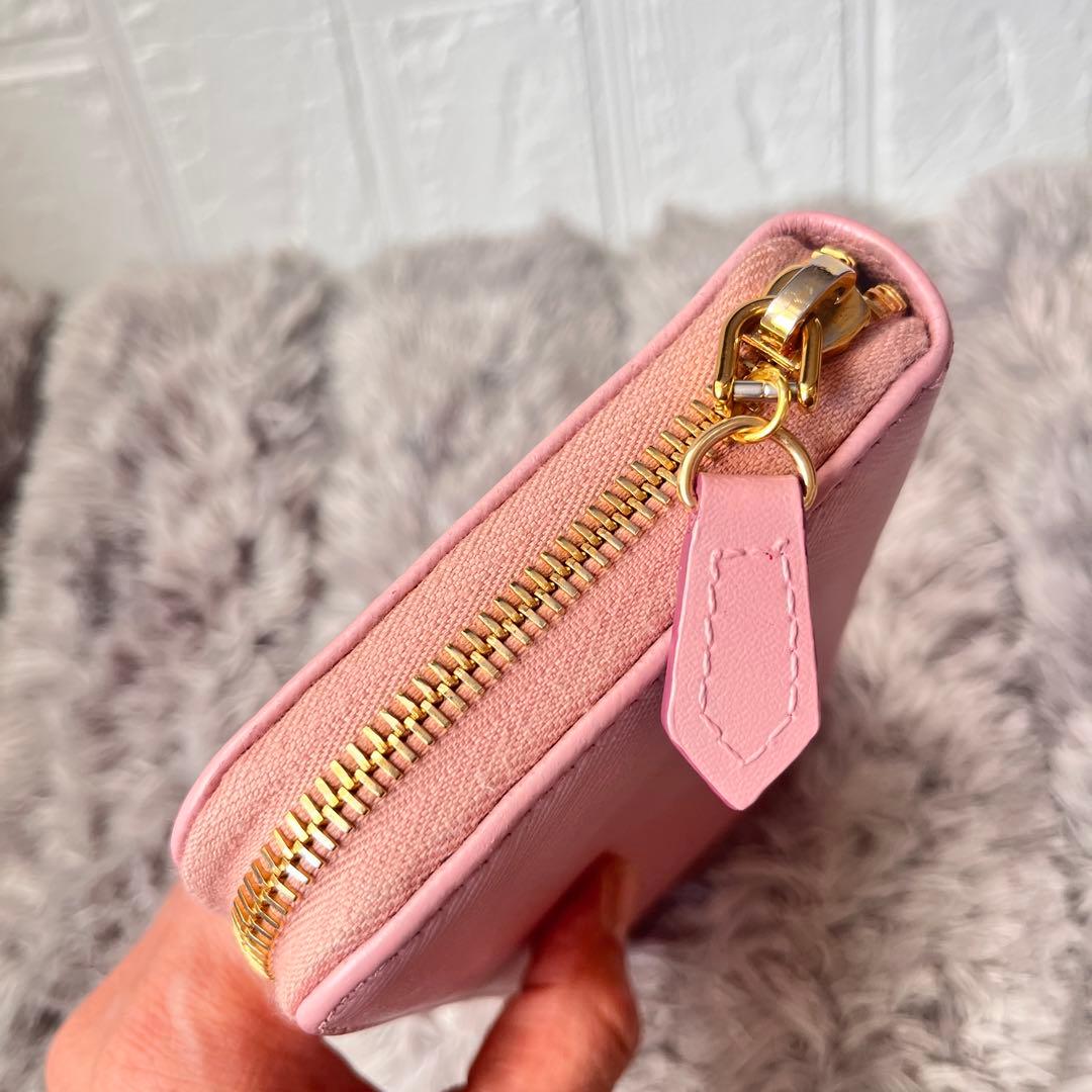 良品✨PRADA ピンク　三角ロゴ　サフィアーノ　ラウンドファスナー　長財布