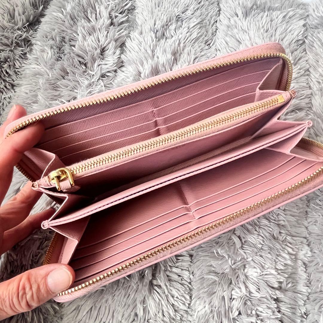 良品✨PRADA ピンク　三角ロゴ　サフィアーノ　ラウンドファスナー　長財布