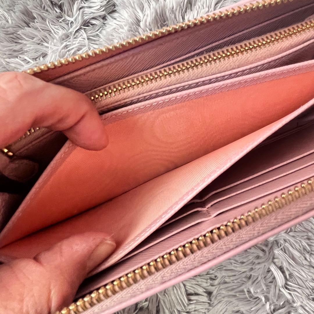 良品✨PRADA ピンク　三角ロゴ　サフィアーノ　ラウンドファスナー　長財布