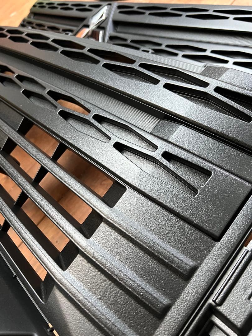 新型デリカD5 フロントグリル周り一式、ロワーバンパー、 チッピング塗装品