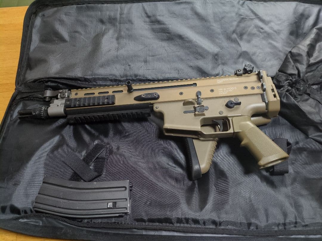 ブラックフライデー限定価格！　次世代電動ガン タンカラー マガジン付き