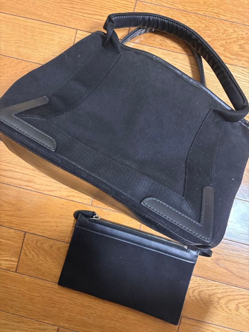 BALENCIAGA トートバッグ ブラック ポーチ付き　ブラック